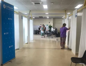 intérieur du centre de vaccination de l'ouest lyonnais